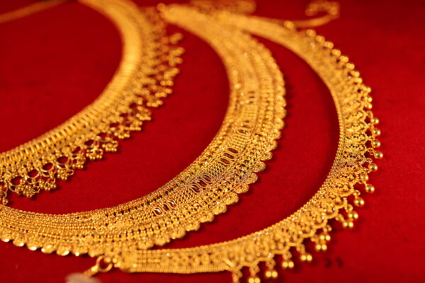 Antique South Indian Temple Necklace with Kemp Stones – 22K Gold Plated