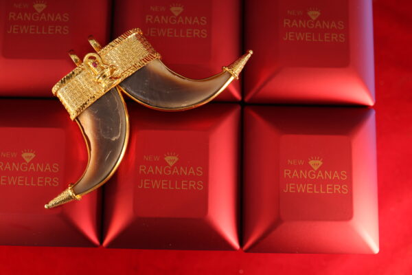 22K Gold Single Claw Pendant in Markham